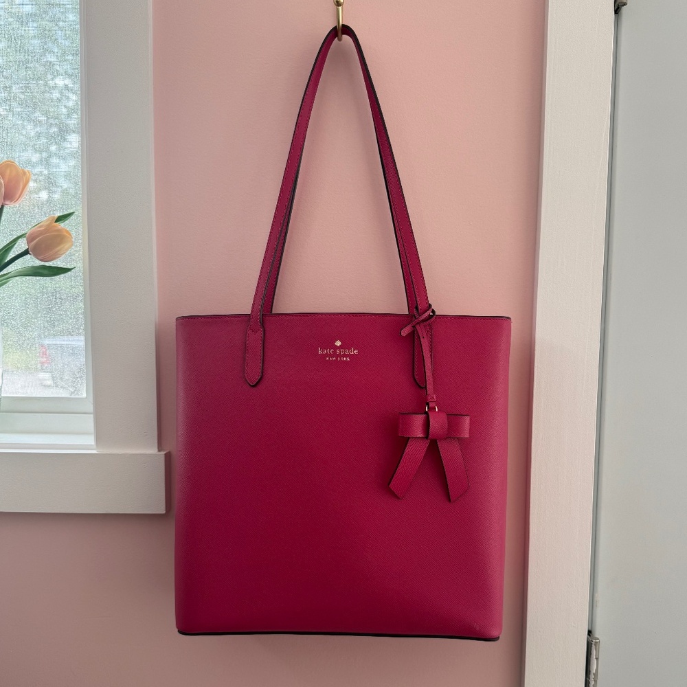 Kate Spade Tote w/Matching Passport Holder